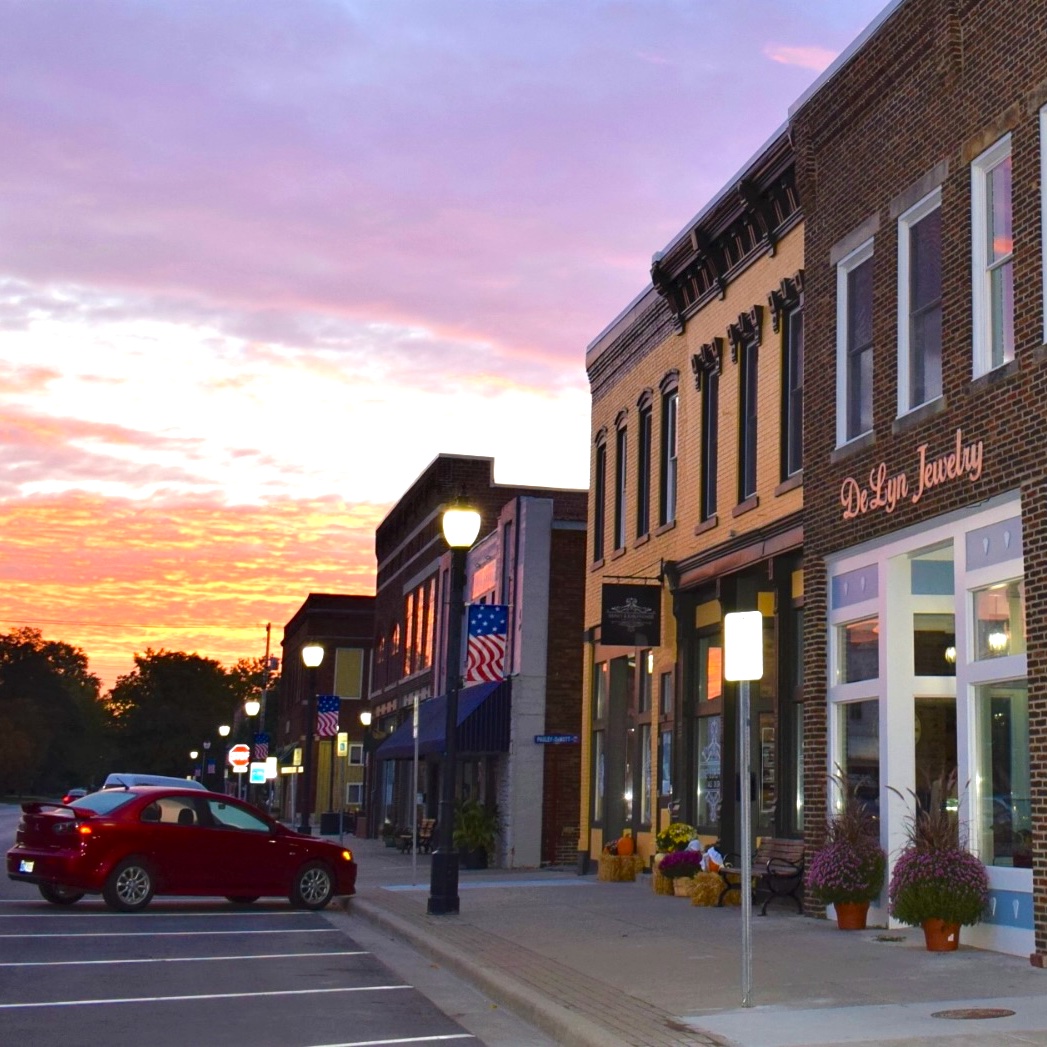 Small businesses on Washington Street in Martinsville Indiana